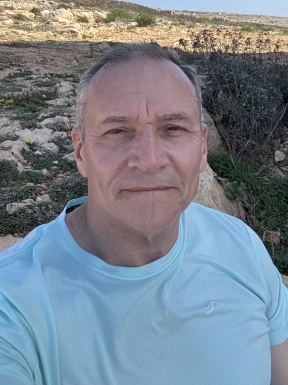 English men looking for love