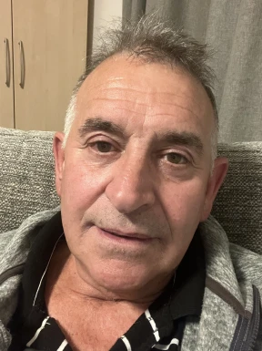 English men looking for love